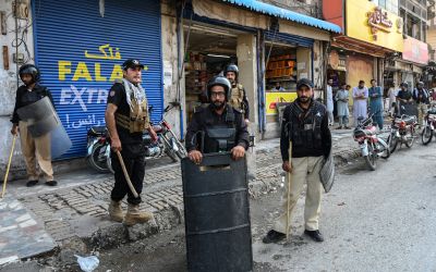 Pakistan: des centaines de partisans d'Imran Khan arrêtés dans une province du nord, selon la police