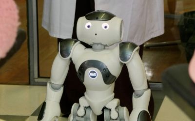 Des robots au chevet des seniors: quand l’IA s’invite dans les maisons de retraite