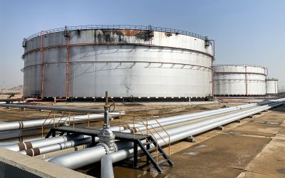 Des flammes et de la fumée près d’un site d’Aramco près de Riyad