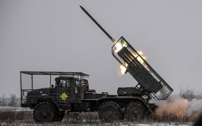 La Russie affirme que l'Ukraine a attaqué deux de ses raffineries, Kiev dément