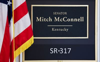 Le sénateur américain McConnell de retour au Congrès après trois mois d'absence