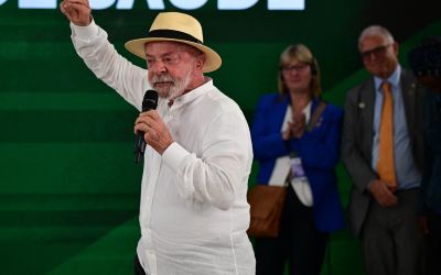 Présidentielle au Brésil: pour sa dernière bataille, Lula affronte le fils Bolsonaro