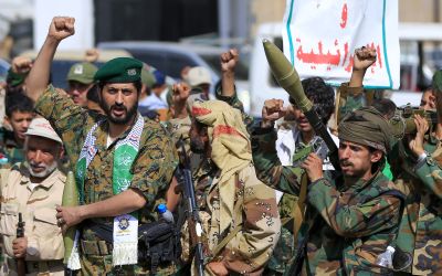 Fortes explosions entendues dans la capitale yéménite, aux mains des combattants Houthis