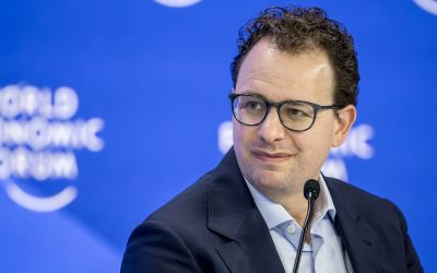 Le patron d'Anthropic appelle à ralentir la vitesse de développement de l'IA