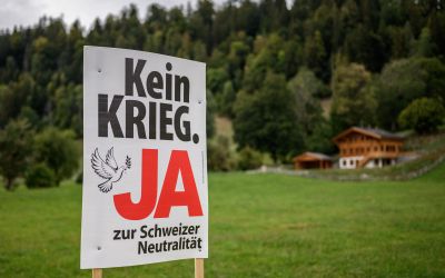 La Suisse vote sur son emblématique neutralité