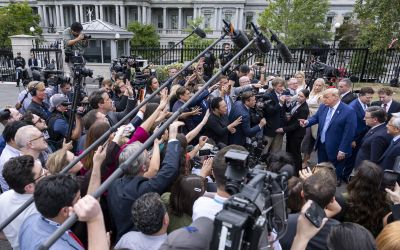 Sous la tutelle de Trump, les patrons de l'IA promettent de s'auto-réguler