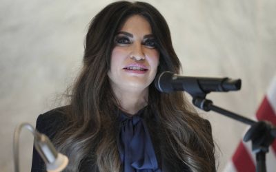 Trump renvoie son ambassadrice en Grèce, Kimberly Guilfoyle, éclaboussée par des scandales