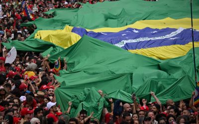 Les Brésiliens aux urnes pour un âpre duel entre Lula et Flavio Bolsonaro