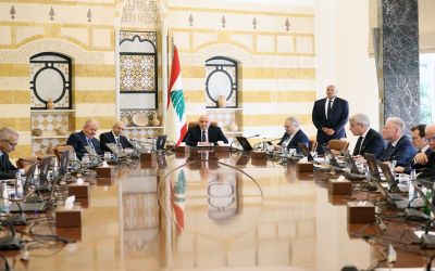 Conseil des ministres: Aoun appelle à préserver la stabilité, Salam réaffirme le monopole de l’État sur les armes