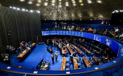 Le Parlement brésilien approuve la réduction du temps de travail, promise par Lula