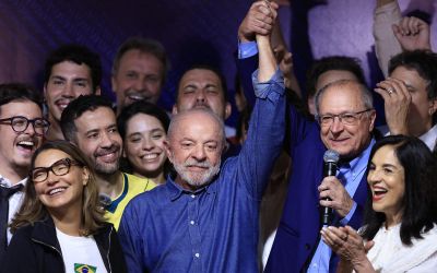 Brésil: Lula décroche un quatrième mandat, Bolsonaro veut l'annulation du scrutin