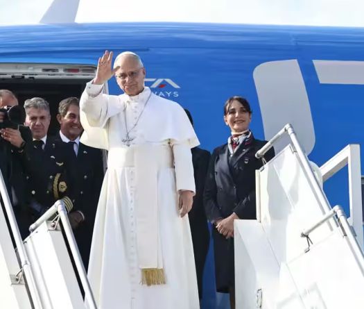 Voyageurs hésitants, hôtels occupés: deux tendances contrastées lors de la visite papale