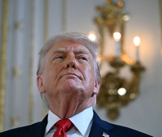 Trump va déployer un deuxième porte-avion dans le Golfe et met en garde l'Iran