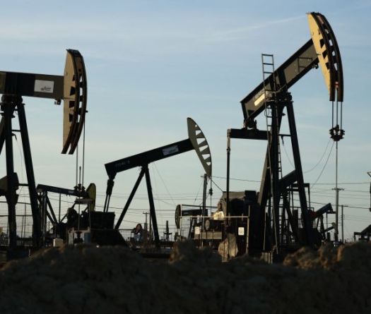 Le pétrole perd près de 5% avec l'espoir d'un accord imminent au Moyen-Orient