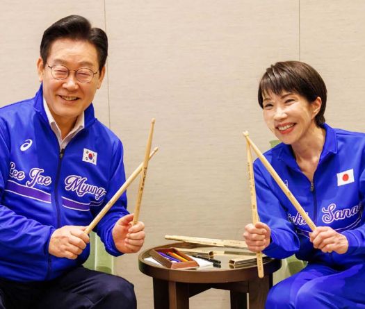 Les dirigeants japonais et sud-coréen se mettent au diapason en jouant de la K-pop