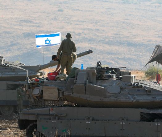 Israël envisage une opération terrestre au Liban, Trump appelle à attendre