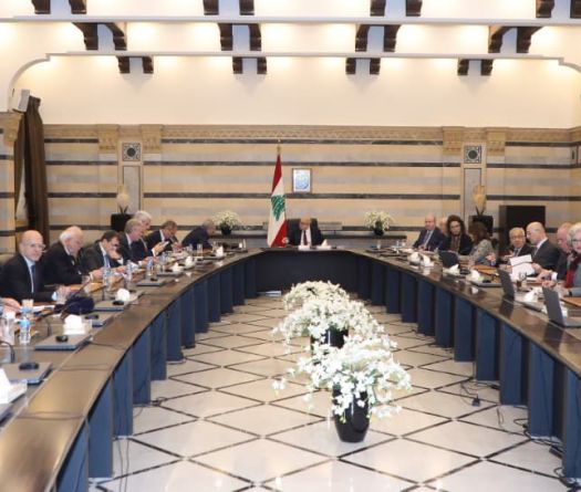 Le gouvernement adopte des mesures financières et une aide aux retraités