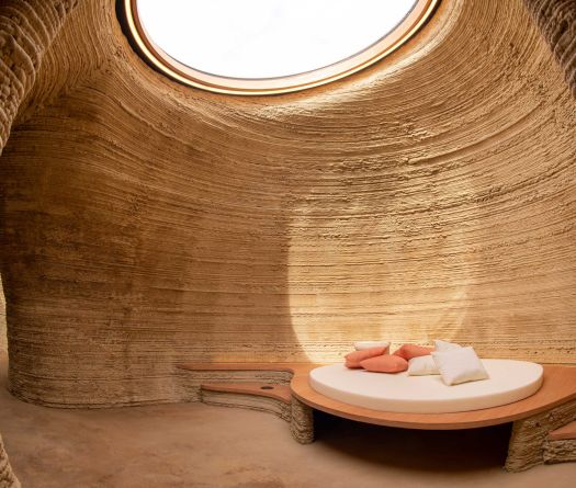 Huit jours, un peu de terre… et la robotique bâtit une maison!