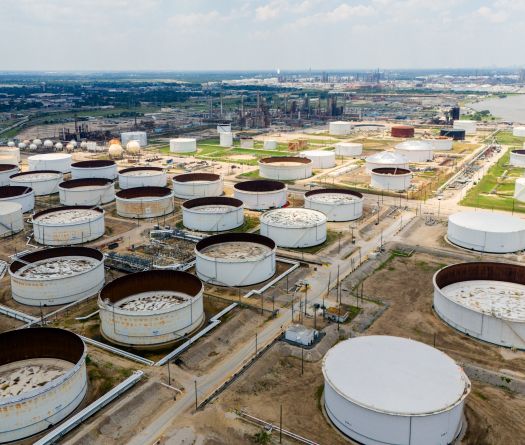 Le pétrole suspendu aux négociations sur l'Iran et sur l'Ukraine