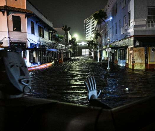 L'ouragan Milton s'abat sur la Floride, 2,5 millions de foyers sans électricité