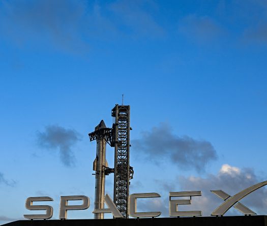 SpaceX absorbe xAI au moment où Elon Musk cherche des milliards pour ses ambitions spatiales