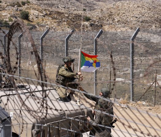 L'armée israélienne annonce avoir mené des raids terrestres en Syrie