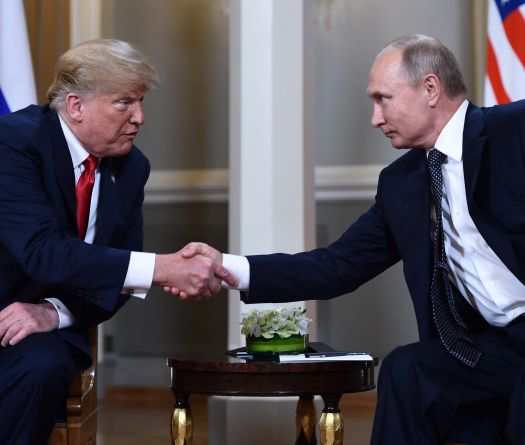 Avant de voir Poutine, Trump souligne qu'un accord de paix ne se fera qu'avec Zelensky
