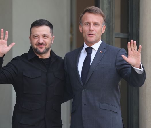 Macron et Zelensky signent un accord d'armement «historique»: l'Ukraine veut acheter 100 Rafale