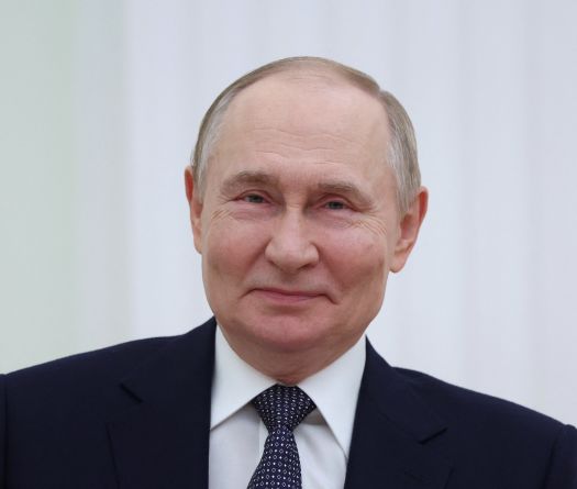 Poutine dit observer «la militarisation de l'Europe», promet une «réponse aux menaces»