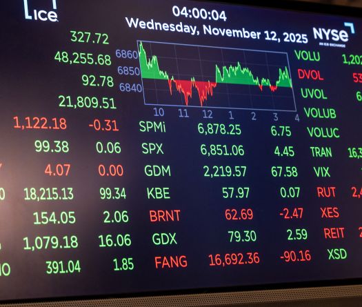 Guerre au Moyen-Orient: le dollar profite de la hausse des prix du pétrole