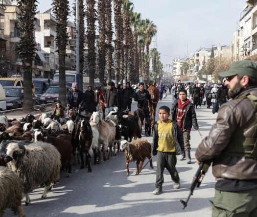 Syrie: le gouvernement et les Kurdes s’affrontent à Alep, les civils pris au piège