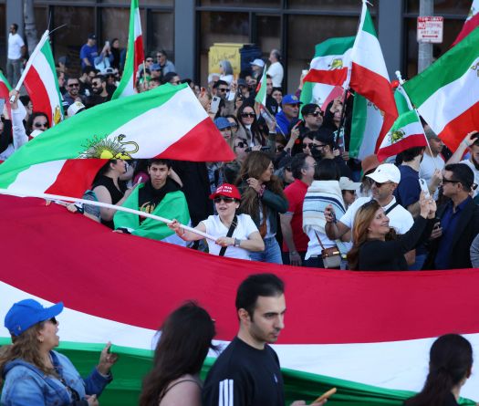 L'Iran se dit prêt à la guerre, le bilan humain des manifestations s'alourdit