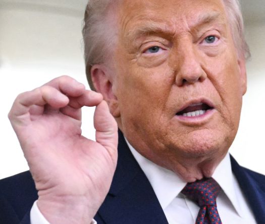 Trump brandit la menace contre l’Iran tout en restant ouvert aux négociations