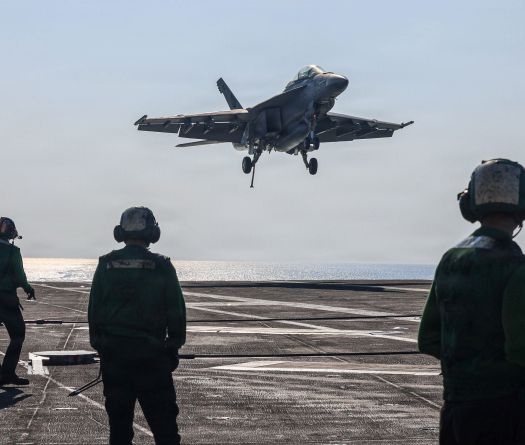 L'émissaire de Trump pour le Moyen-Orient à bord du porte-avions Abraham Lincoln