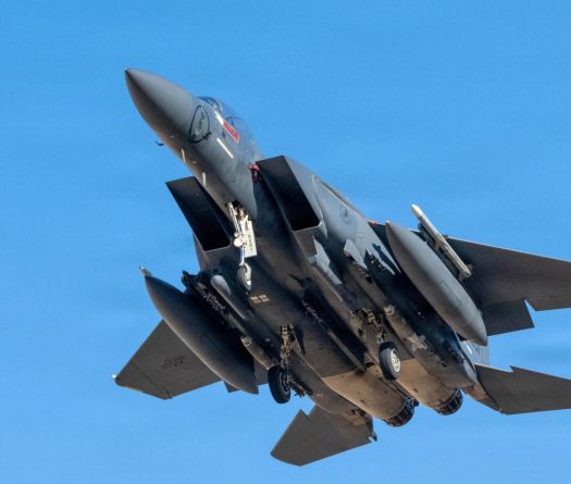 Iraniens et Américains à la recherche d'un pilote américain dont l'avion s'est écrasé en Iran