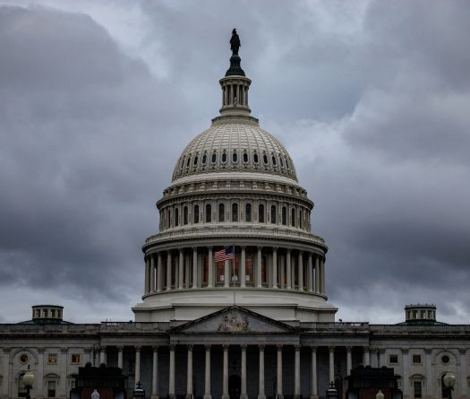 États-Unis–Iran: le Congrès approuve un texte ordonnant la fin de la guerre contre l'Iran