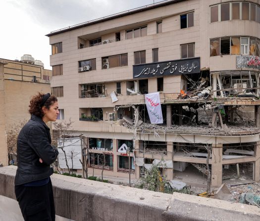 Coupures d'électricité après des frappes en Iran, qui accuse Washington de préparer une attaque terrestre