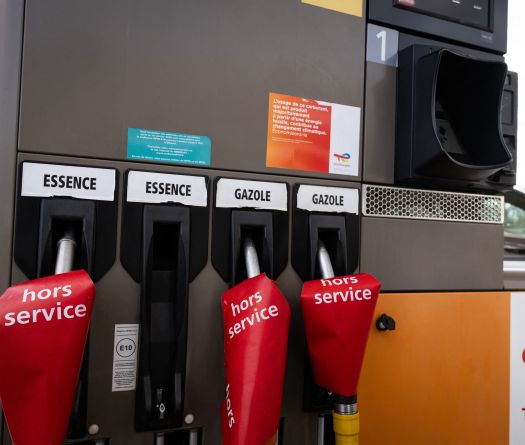 Le pétrole rebondit après des frappes au Moyen-Orient