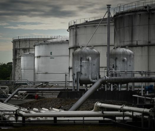 Washington annonce suspendre ses sanctions sur le pétrole iranien