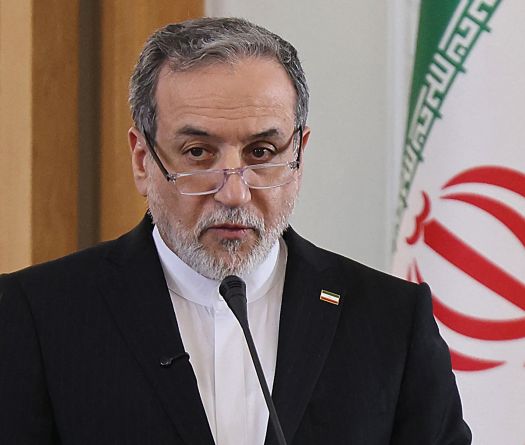 Entretiens entre les chefs de la diplomatie iranienne et chinoise à Pékin 
