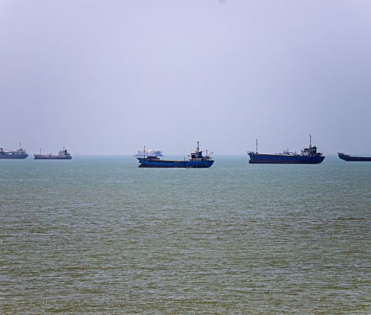 Détroit d'Ormuz: l'évacuation de 11.000 marins suspendue après une attaque attribuée à l'Iran
