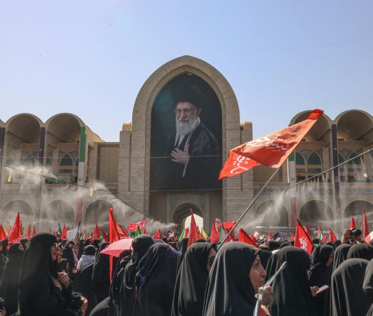 À Téhéran, grande prière pour les funérailles de Khamenei mais sans son fils Mojtaba