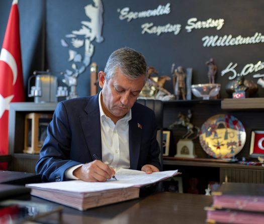 Le chef de l'opposition turque quitte son parti et fonde un nouveau mouvement