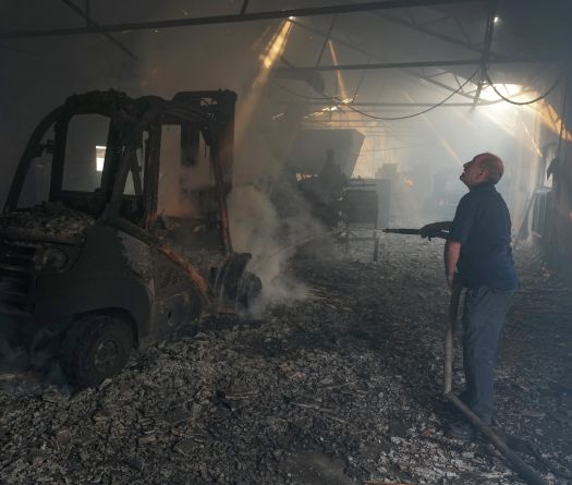 Incendies pas encore maîtrisés en France et en Espagne: près de 270.000 évacuations