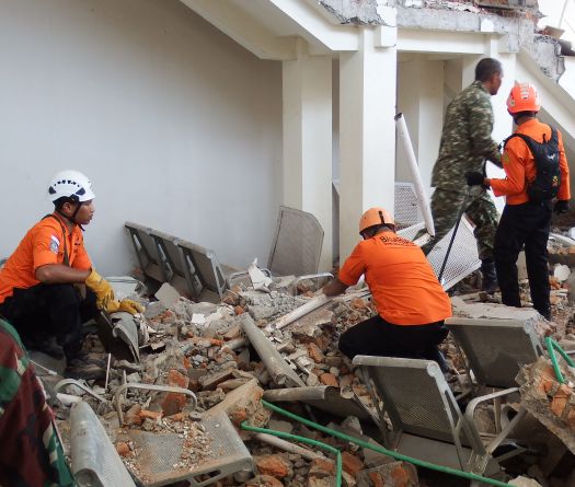 Séisme de magnitude 7,7 dans l'est de l'Indonésie: au moins 38 morts
