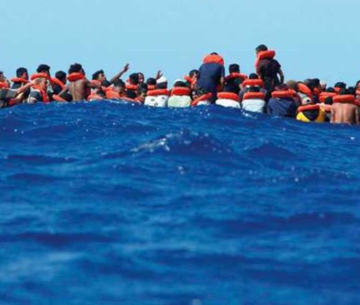 Royaume-Uni: manifestation anti-migrants à Portsmouth après l'arrivée d'une embarcation