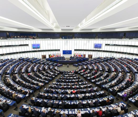 Le Parlement européen approuve le prêt de 90 milliards d'euros à l'Ukraine