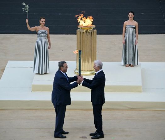 JO-2026: la flamme des Jeux d'hiver remise aux organisateurs de Milan-Cortina