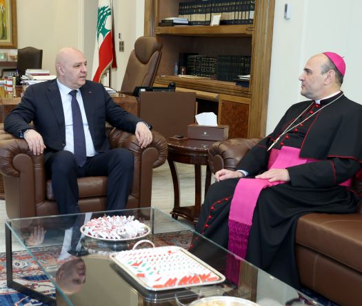 J. Aoun et le nonce apostolique, entre soutien du pape et dossier du Sud