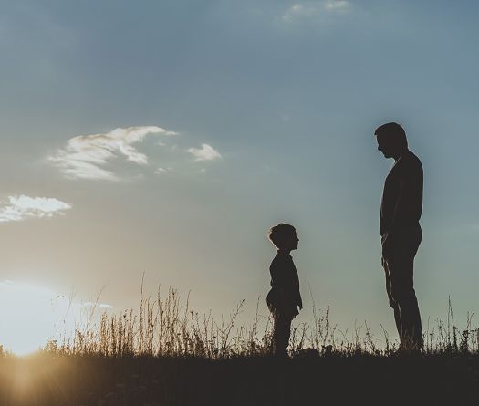 L’ombre de l’enfance sur le corps et la psyché de l’adulte